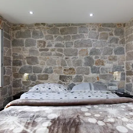 Luxury And Authentic In Old Town Maison d'hôtes 3*