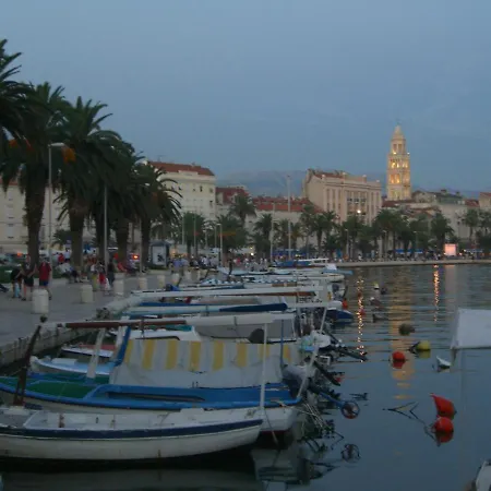 Maison d'hôtes Luxury And Authentic In Old Town Split