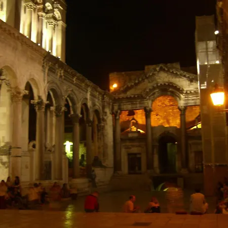 Luxury And Authentic Studio In Split Old Town Guest house