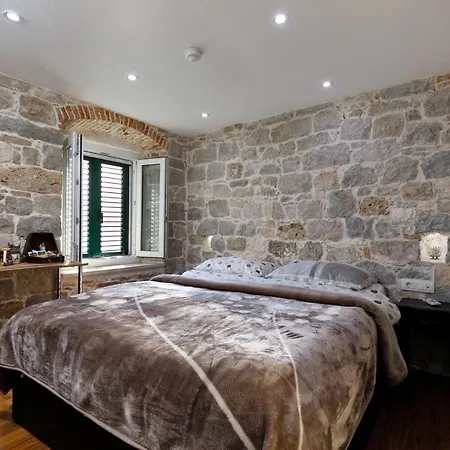 Luxury And Authentic Studio In Split Old Town Guest house