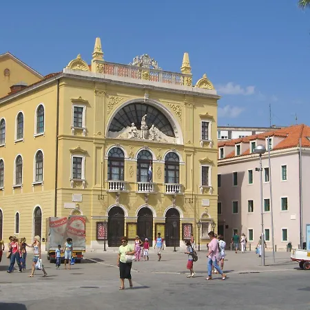 Гостьовий будинок Luxury And Authentic In Old Town Спліт