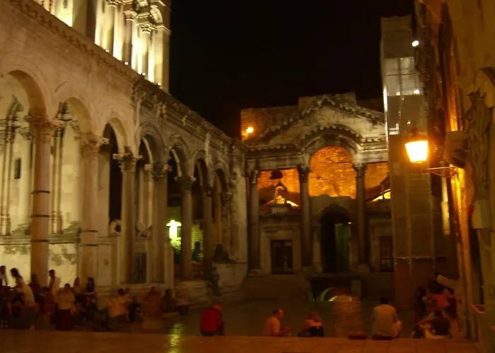 Luxury And Authentic Studio In Split Old Town Guest house