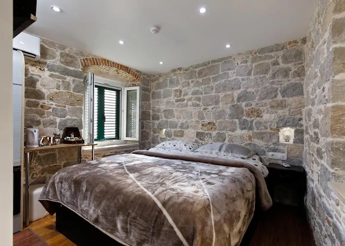 Luxury And Authentic Studio In Split Old Town Guest house